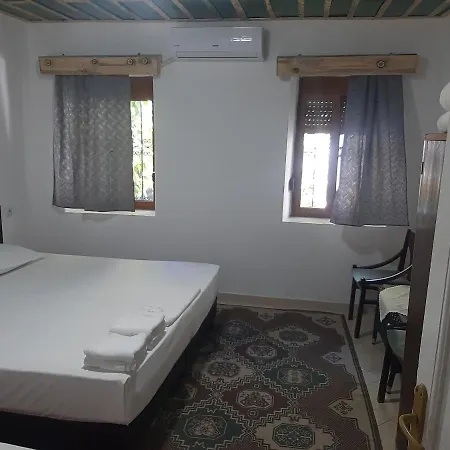 The Fir Gate Maison d'hôtes Gjirokastër